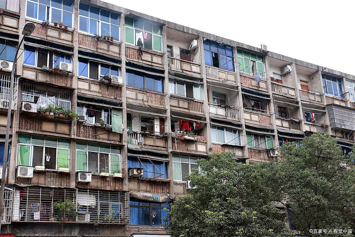 地基下沉警示:多雨气候下的老旧建筑安全亟需关注 地基下沉警示:多雨气候下的老旧建筑安全亟需关注